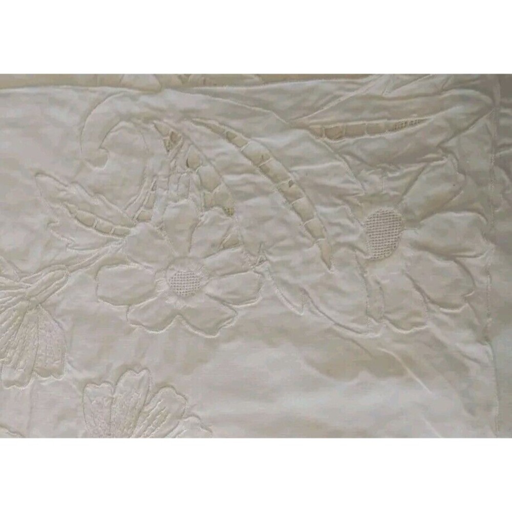 Embroidery, Ribbon, Cutwork Pure White Placemats, Set Of 4 VGC Floral 18x13"